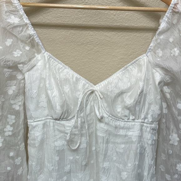 Worn one time! Super cute Lulus white dress size large - Picture 4 of 5